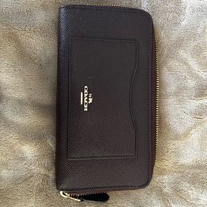 Coach Credit Card Wallet Brown Pebble Leather Zip Closure Woman's Wallet